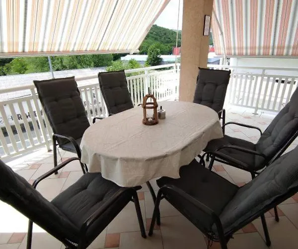 아파트 Brand New 4 Stars *